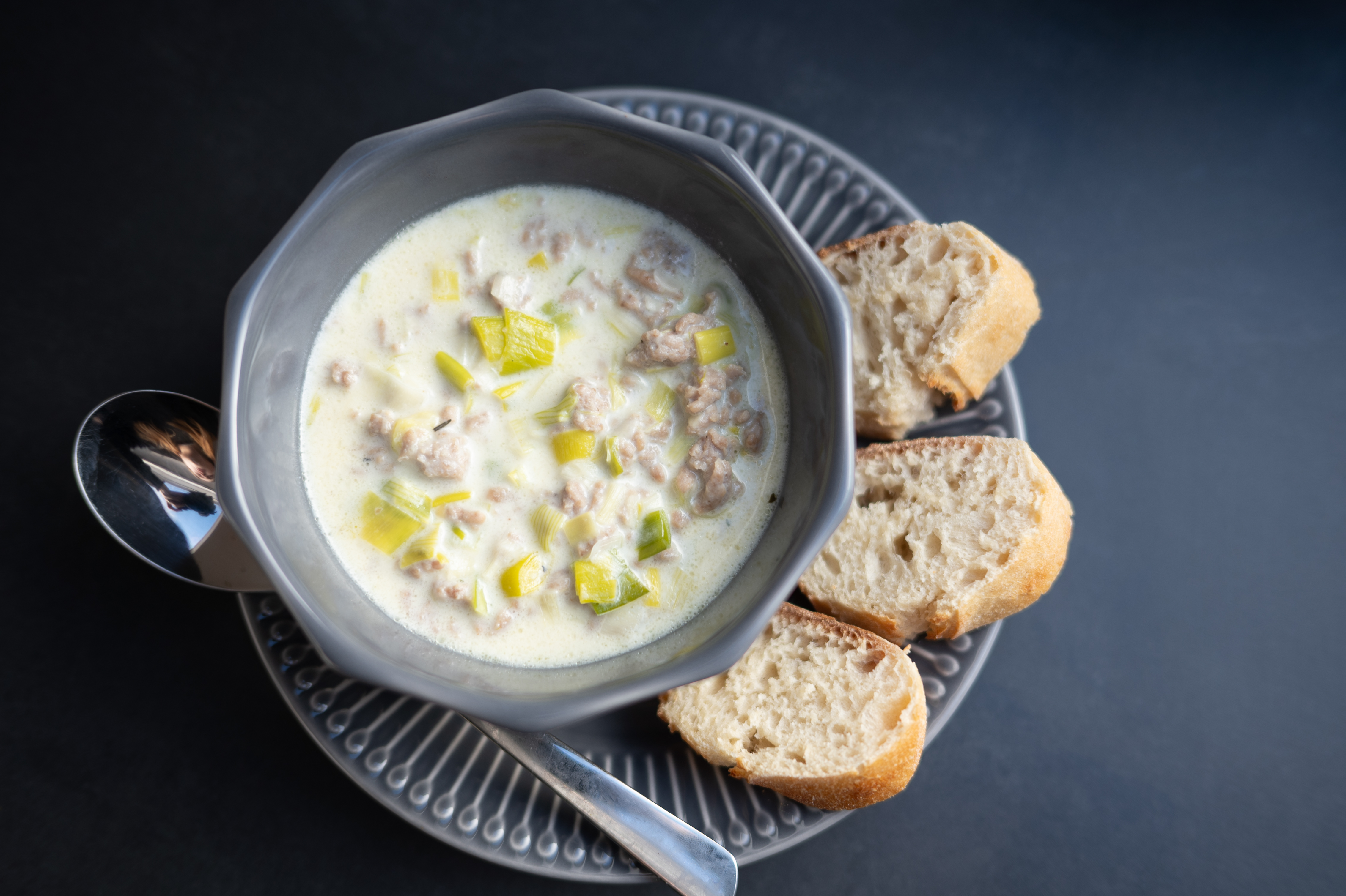 Käse-Lauch-Suppe mit Muskatnuss & Knoblauchpulver