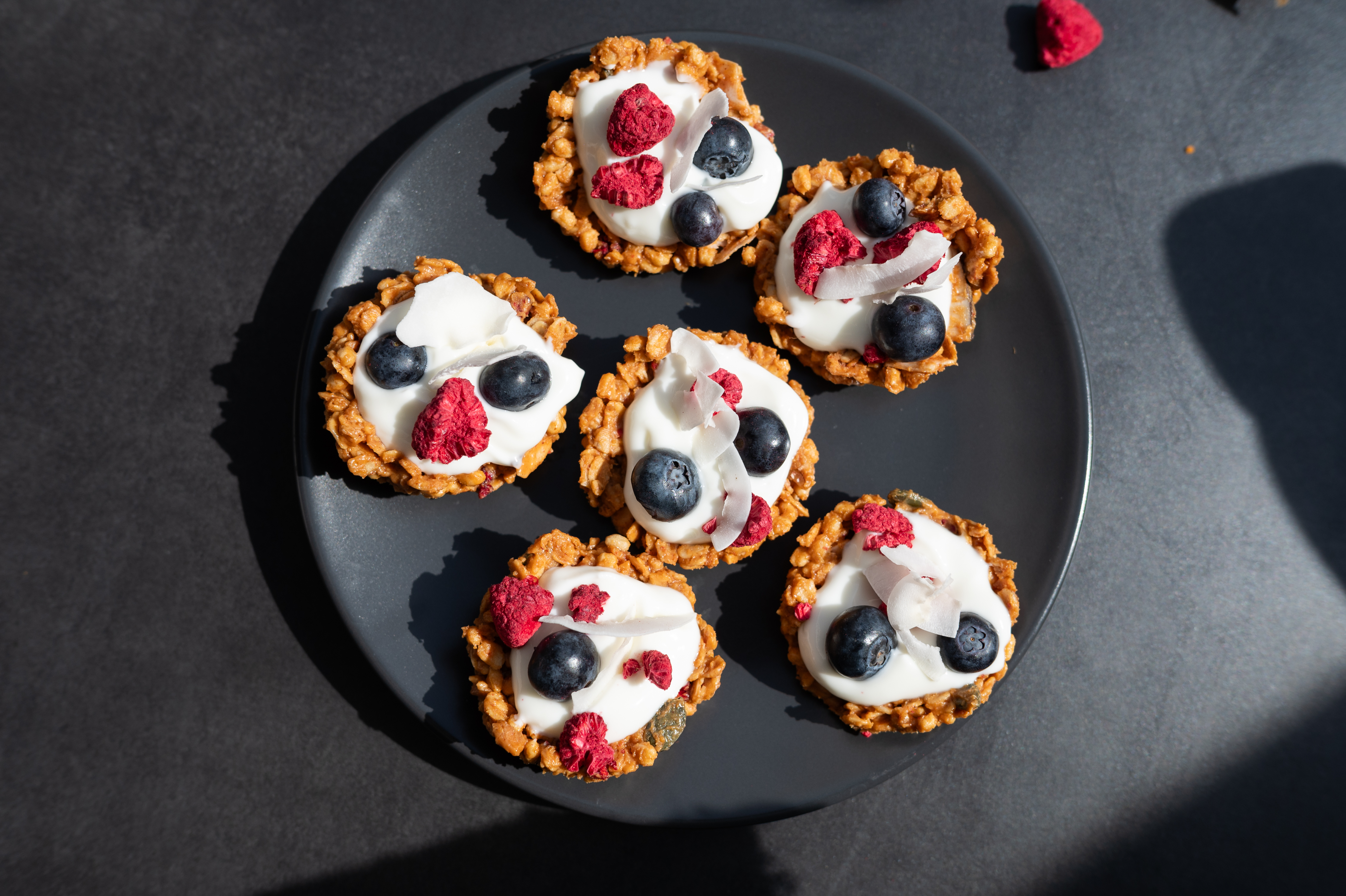 Granola Cups mit Soja Protein Crispies