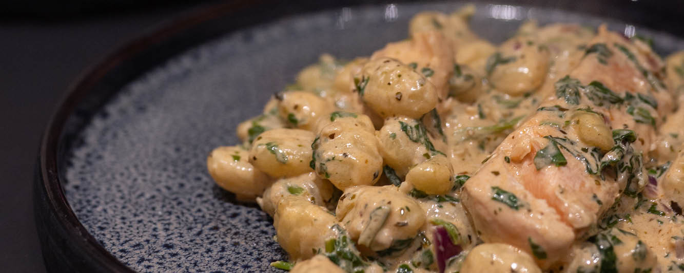 Gnocchi mit Lachs und Spinat - Paprika Edelsüß, Oregano, Basilikum